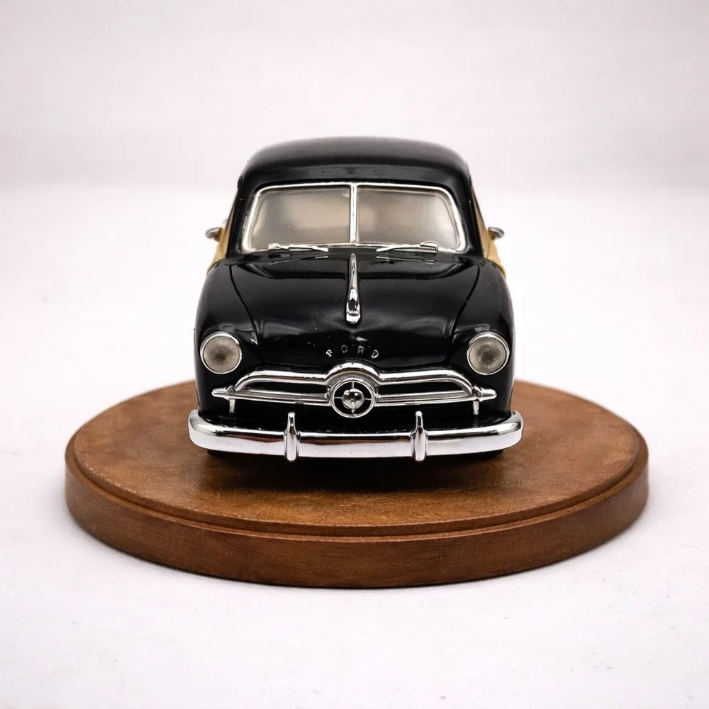 1949 Ford Woody Wagon Diecast Model Car‎ Black Faux Wood Doors